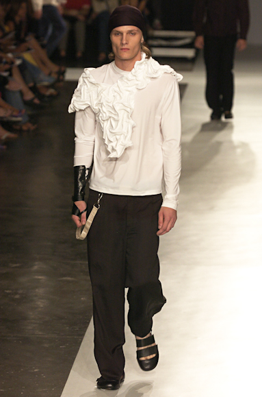 desfiles-linovillaventura-saopauloinverno2005rtw-108