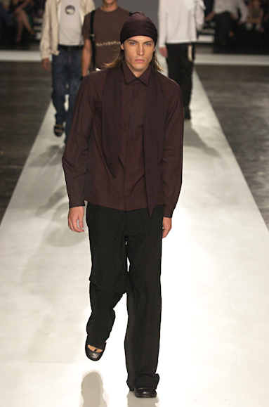 desfiles-linovillaventura-saopauloinverno2005rtw-109
