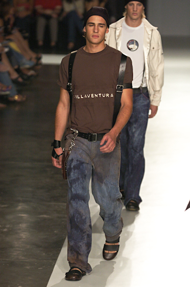 desfiles-linovillaventura-saopauloinverno2005rtw-110