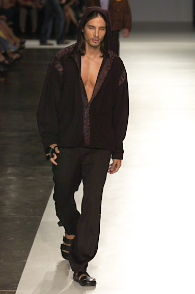 desfiles-linovillaventura-saopauloinverno2005rtw-113