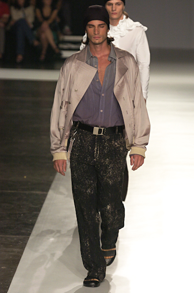 desfiles-linovillaventura-saopauloinverno2005rtw-115