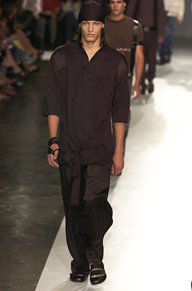 desfiles-linovillaventura-saopauloinverno2005rtw-117