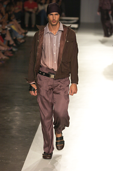 desfiles-linovillaventura-saopauloinverno2005rtw-122