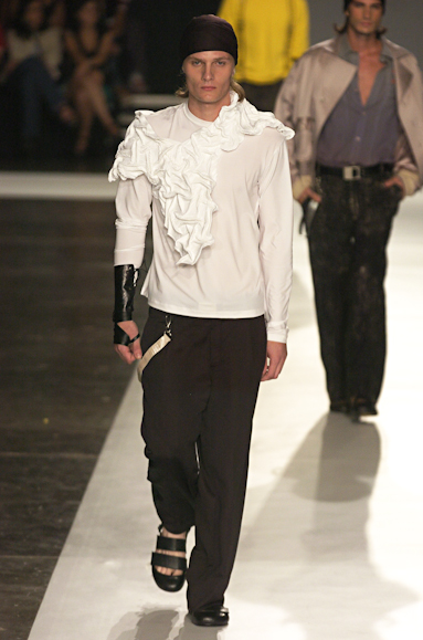 desfiles-linovillaventura-saopauloinverno2005rtw-123