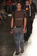 desfiles-linovillaventura-saopauloinverno2005rtw-126