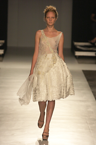 desfiles-linovillaventura-saopauloinverno2005rtw-132