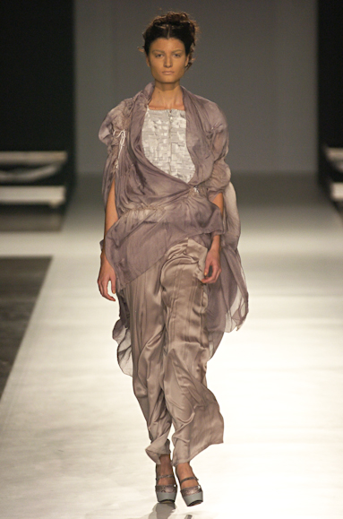 desfiles-linovillaventura-saopauloinverno2005rtw-137