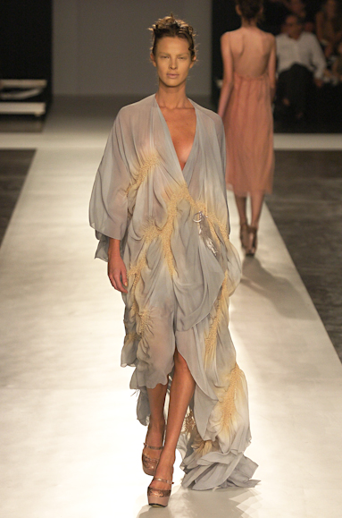 desfiles-linovillaventura-saopauloinverno2005rtw-144