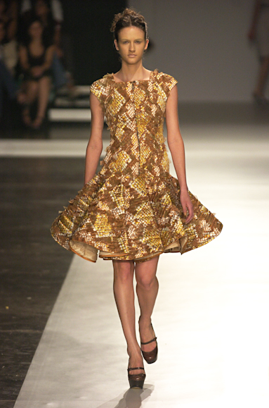 desfiles-linovillaventura-saopauloinverno2005rtw-148