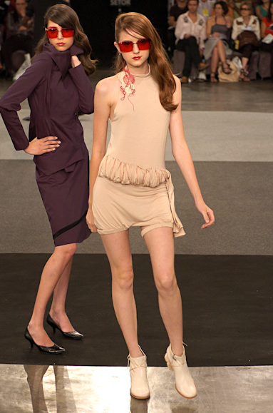 desfiles-lorenzomerlino-saopauloinverno2005rtw-106