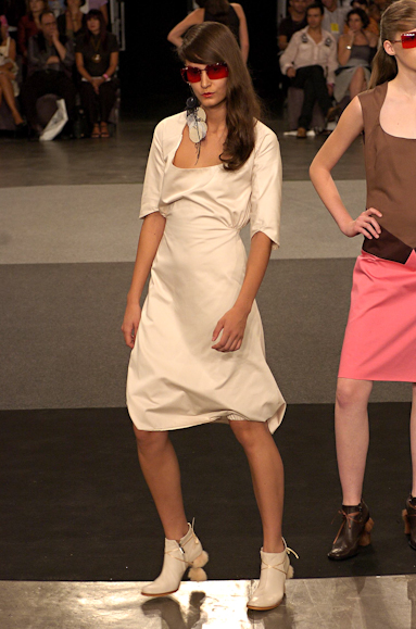 desfiles-lorenzomerlino-saopauloinverno2005rtw-110