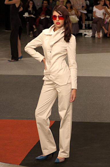 desfiles-lorenzomerlino-saopauloinverno2005rtw-119