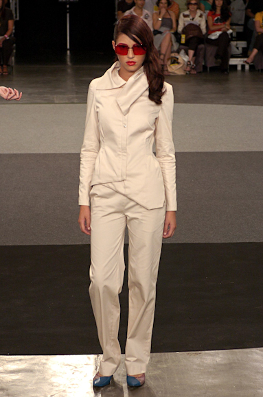 desfiles-lorenzomerlino-saopauloinverno2005rtw-125