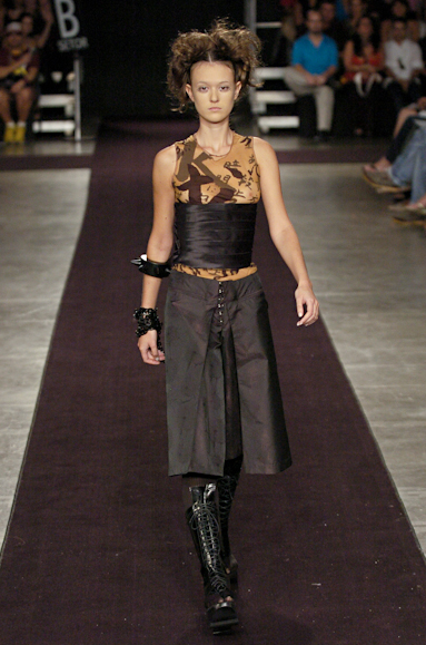 desfiles-mareunitschke-saopauloinverno2005rtw-100