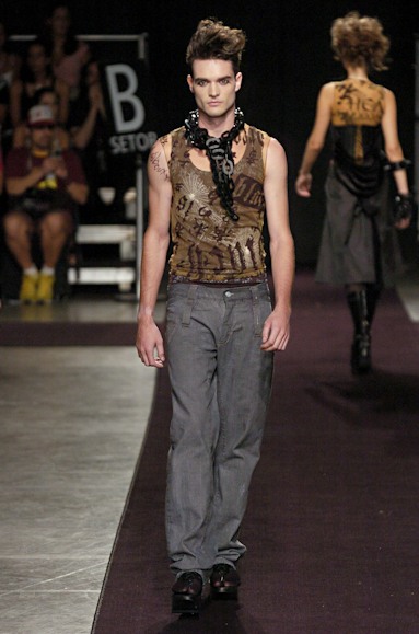 desfiles-mareunitschke-saopauloinverno2005rtw-101