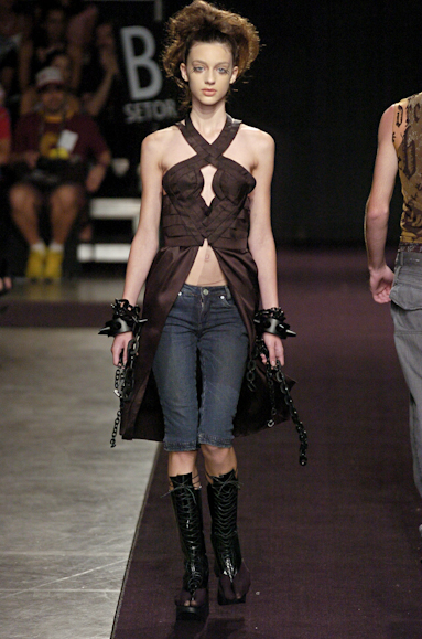 desfiles-mareunitschke-saopauloinverno2005rtw-102