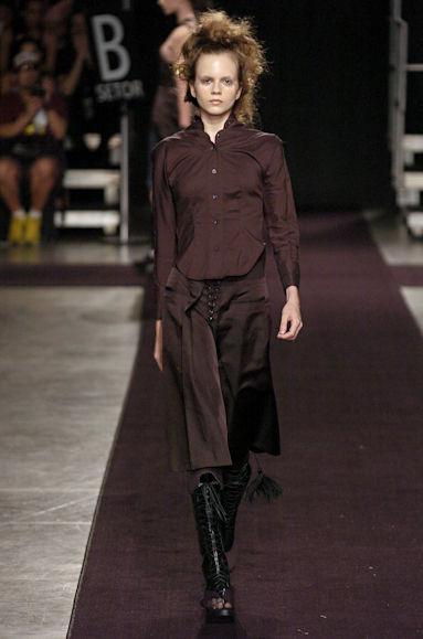 desfiles-mareunitschke-saopauloinverno2005rtw-103