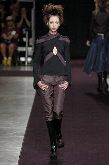 desfiles-mareunitschke-saopauloinverno2005rtw-107