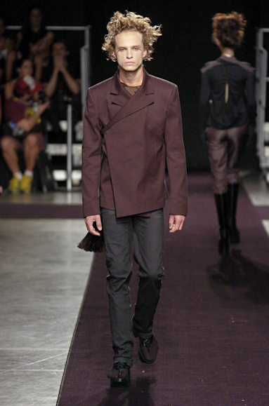 desfiles-mareunitschke-saopauloinverno2005rtw-108