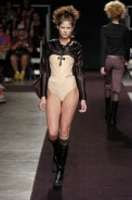 desfiles-mareunitschke-saopauloinverno2005rtw-112