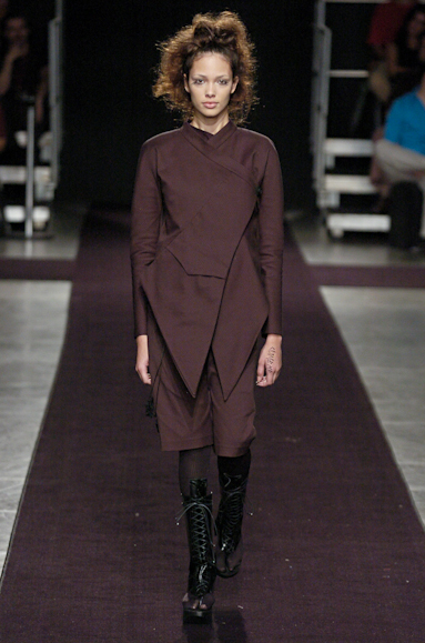 desfiles-mareunitschke-saopauloinverno2005rtw-114