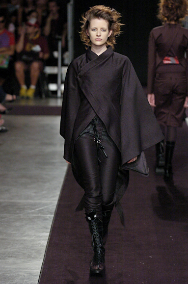 desfiles-mareunitschke-saopauloinverno2005rtw-115