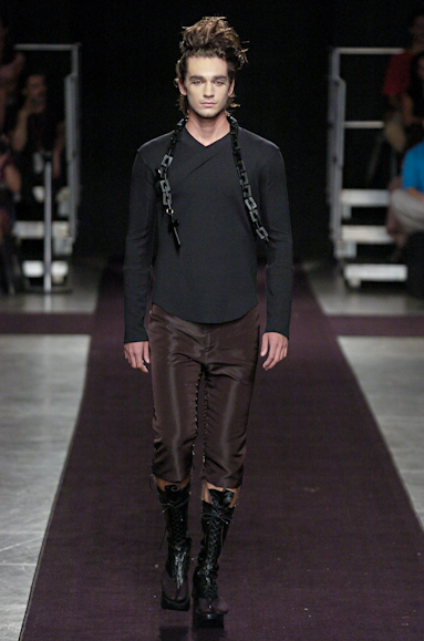 desfiles-mareunitschke-saopauloinverno2005rtw-116