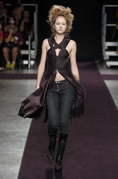 desfiles-mareunitschke-saopauloinverno2005rtw-118