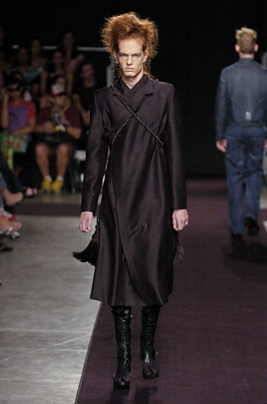 desfiles-mareunitschke-saopauloinverno2005rtw-120