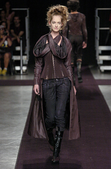 desfiles-mareunitschke-saopauloinverno2005rtw-124