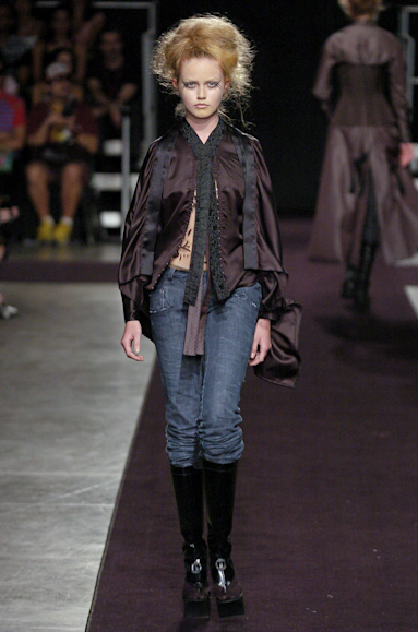 desfiles-mareunitschke-saopauloinverno2005rtw-125