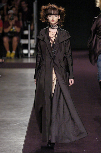 desfiles-mareunitschke-saopauloinverno2005rtw-126