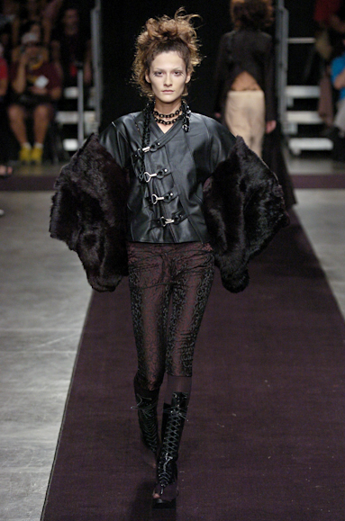 desfiles-mareunitschke-saopauloinverno2005rtw-127