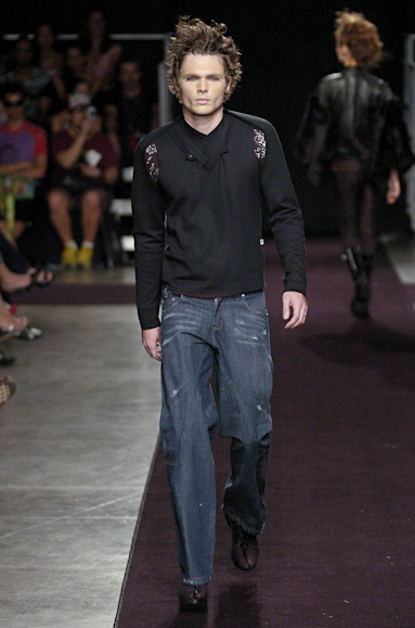 desfiles-mareunitschke-saopauloinverno2005rtw-128