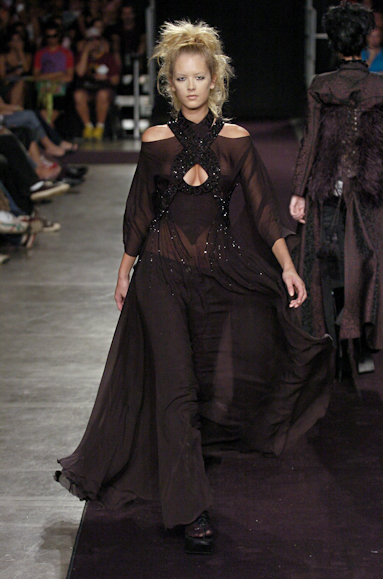desfiles-mareunitschke-saopauloinverno2005rtw-130