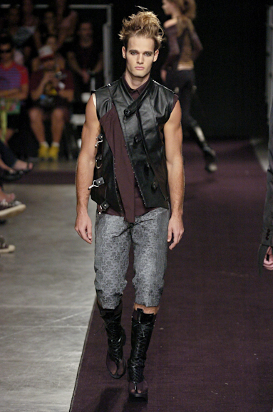 desfiles-mareunitschke-saopauloinverno2005rtw-134