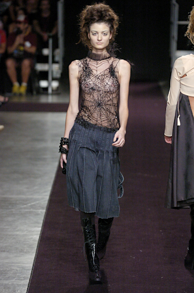 desfiles-mareunitschke-saopauloinverno2005rtw-136
