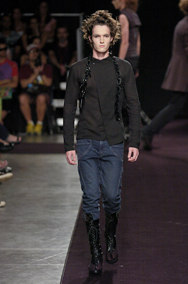 desfiles-mareunitschke-saopauloinverno2005rtw-140