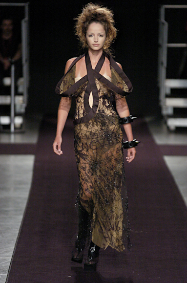 desfiles-mareunitschke-saopauloinverno2005rtw-141
