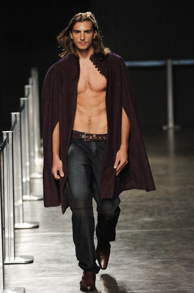 desfiles-marioqueiroz-saopauloinverno2005rtw-107