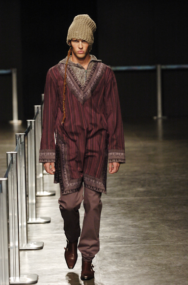 desfiles-marioqueiroz-saopauloinverno2005rtw-110