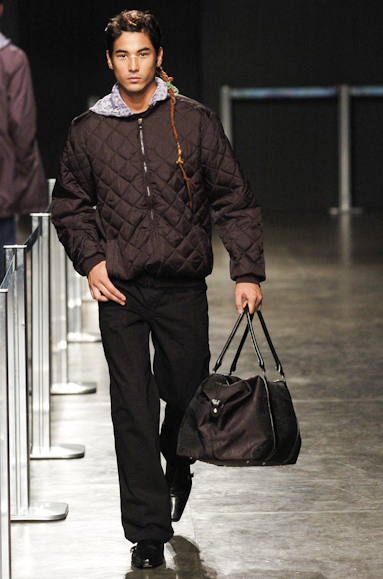 desfiles-marioqueiroz-saopauloinverno2005rtw-113