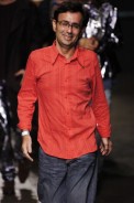 desfiles-marioqueiroz-saopauloinverno2005rtw-127