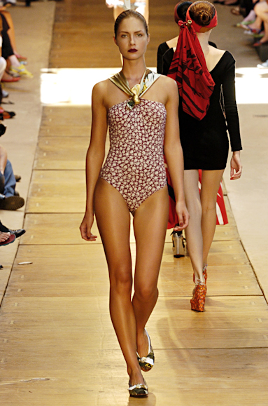 desfiles-neon-saopauloinverno2005rtw-107