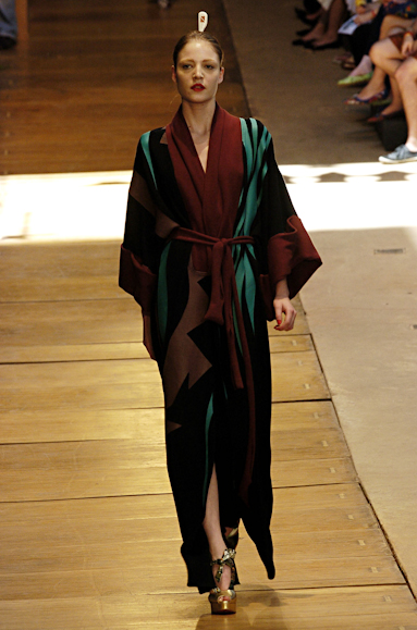 desfiles-neon-saopauloinverno2005rtw-109