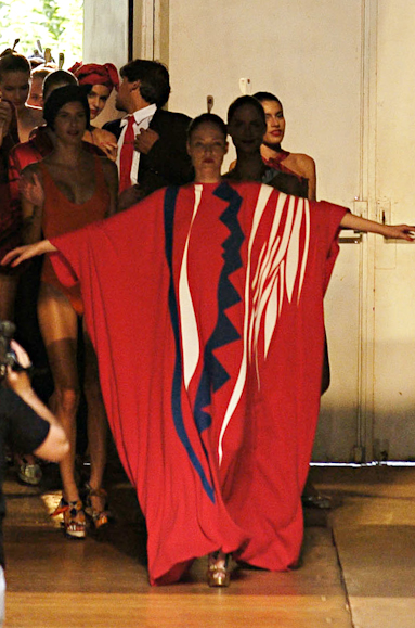 desfiles-neon-saopauloinverno2005rtw-115