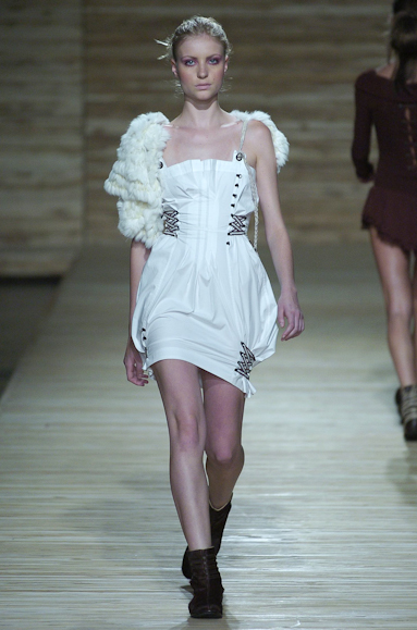 desfiles-osklen-saopauloinverno2005rtw-102