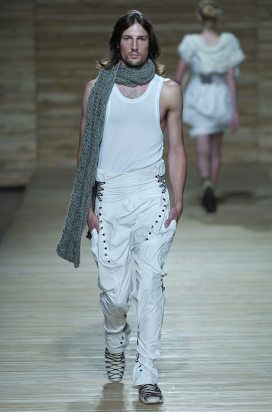 desfiles-osklen-saopauloinverno2005rtw-103