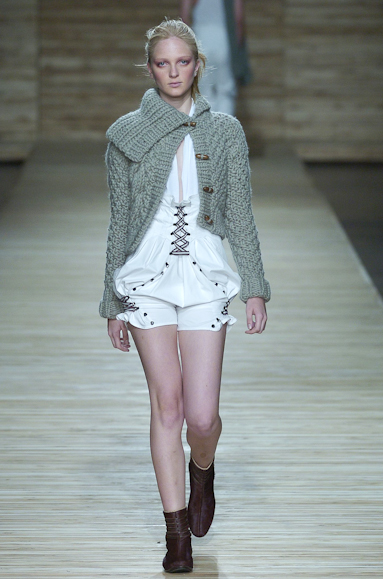desfiles-osklen-saopauloinverno2005rtw-104