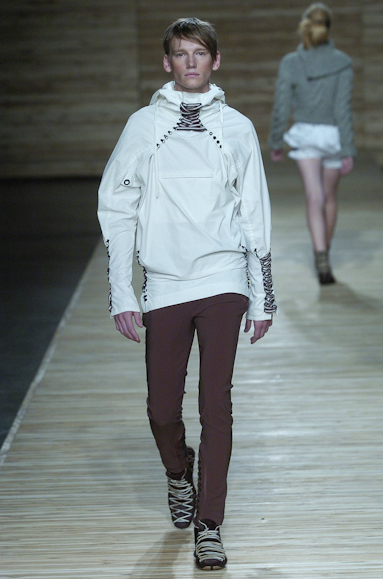 desfiles-osklen-saopauloinverno2005rtw-105